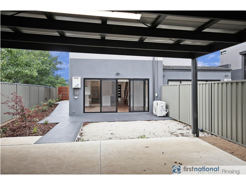 31 Elmslie Drive, Cranbourne East VIC 3977