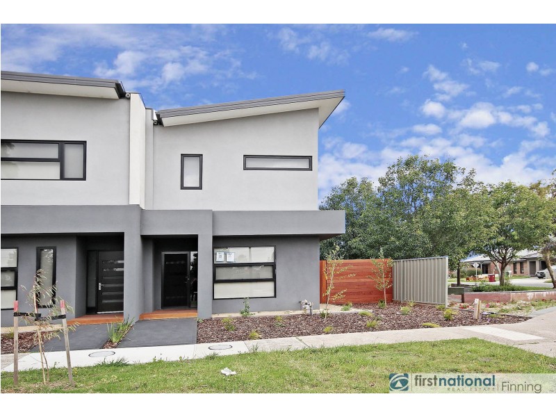 31 Elmslie Drive, Cranbourne East VIC 3977