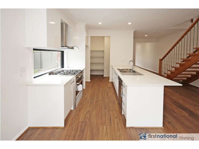 31 Elmslie Drive, Cranbourne East VIC 3977