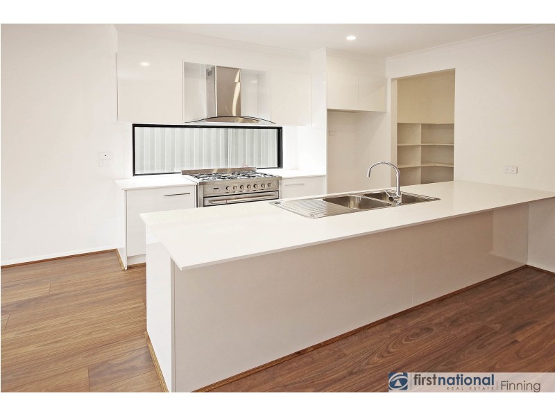 31 Elmslie Drive, Cranbourne East VIC 3977