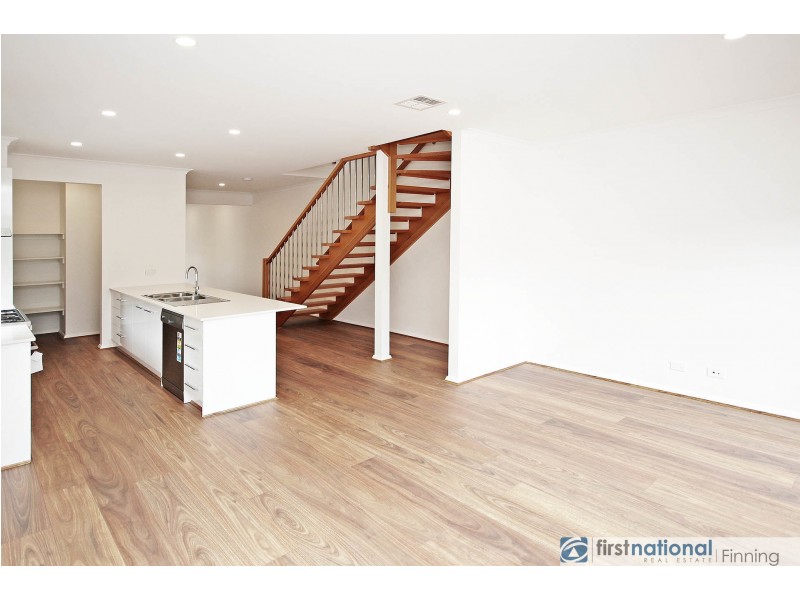 31 Elmslie Drive, Cranbourne East VIC 3977