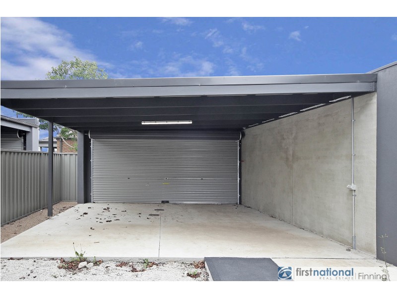 31 Elmslie Drive, Cranbourne East VIC 3977