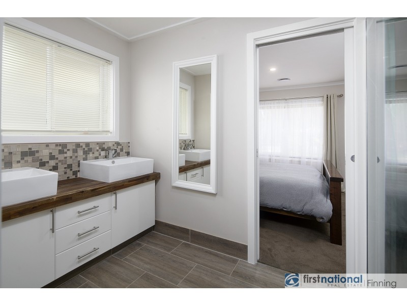 8 Mawson Court, Cranbourne North VIC 3977