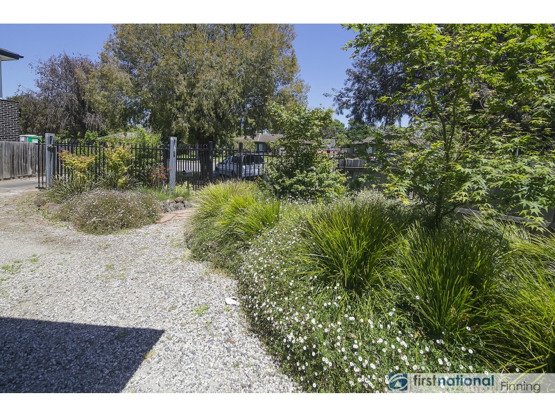 8 Mawson Court, Cranbourne North VIC 3977