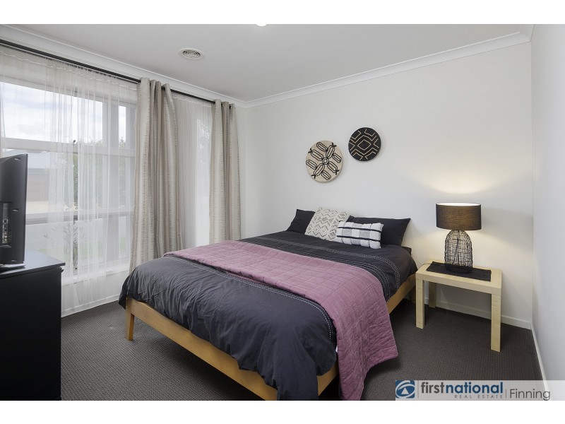 15 Dellinea Street, Cranbourne North VIC 3977