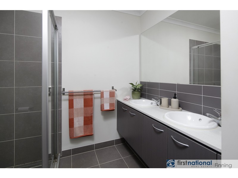 15 Dellinea Street, Cranbourne North VIC 3977