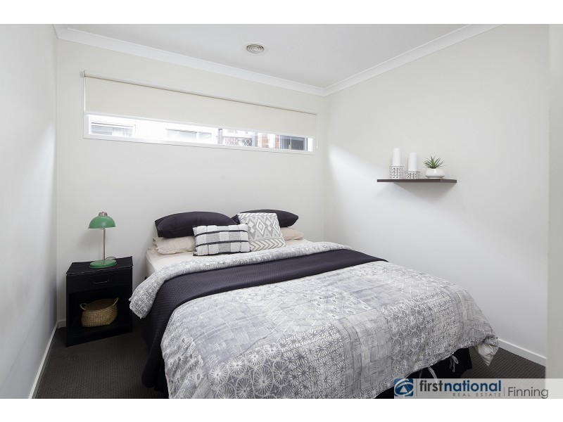 15 Dellinea Street, Cranbourne North VIC 3977