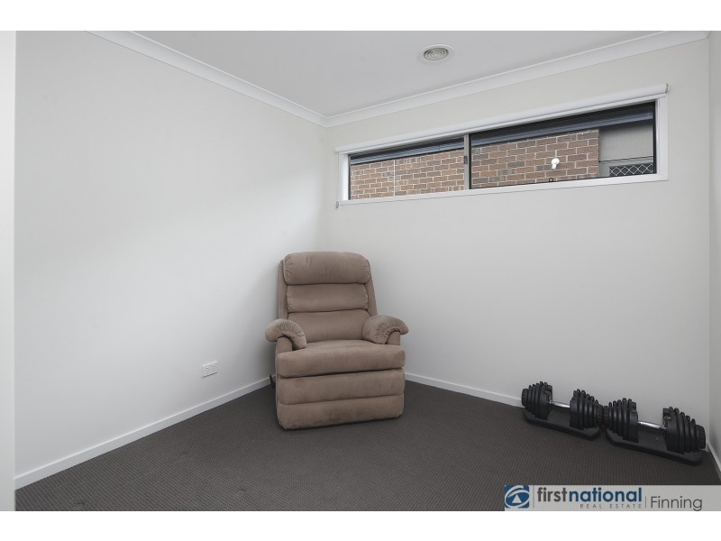 15 Dellinea Street, Cranbourne North VIC 3977