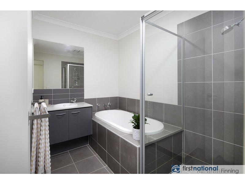 15 Dellinea Street, Cranbourne North VIC 3977