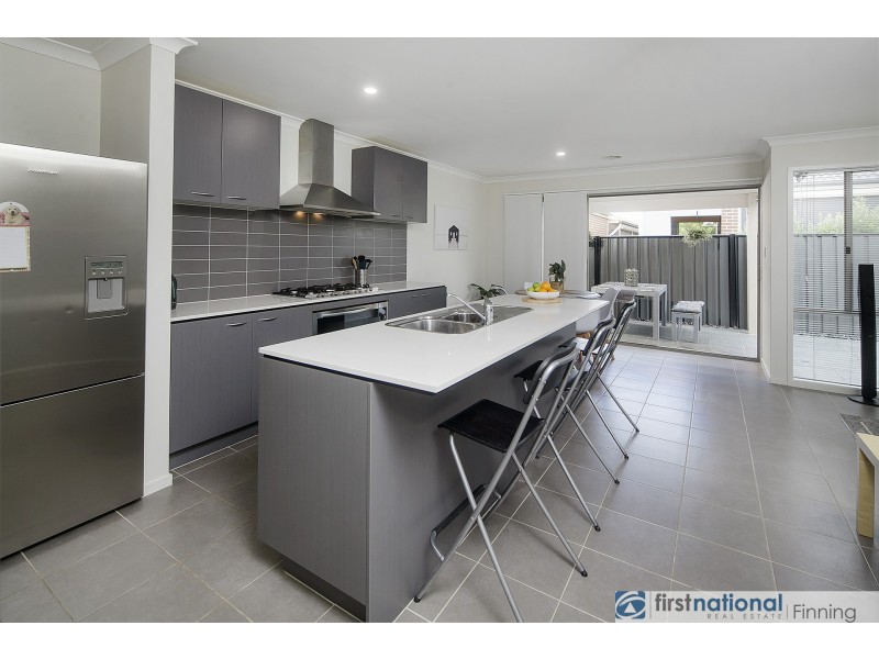 15 Dellinea Street, Cranbourne North VIC 3977