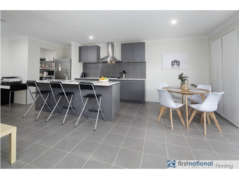 15 Dellinea Street, Cranbourne North VIC 3977