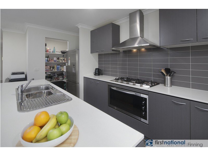 15 Dellinea Street, Cranbourne North VIC 3977