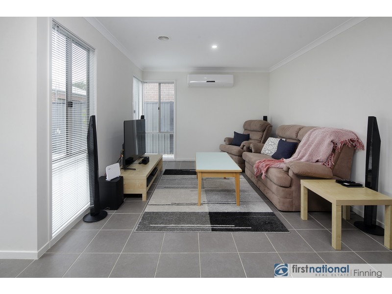15 Dellinea Street, Cranbourne North VIC 3977