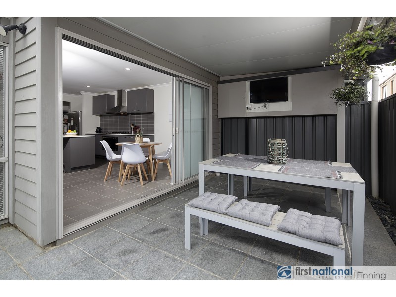 15 Dellinea Street, Cranbourne North VIC 3977