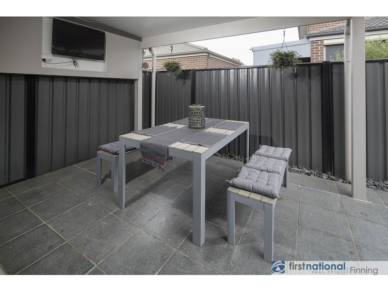 15 Dellinea Street, Cranbourne North VIC 3977
