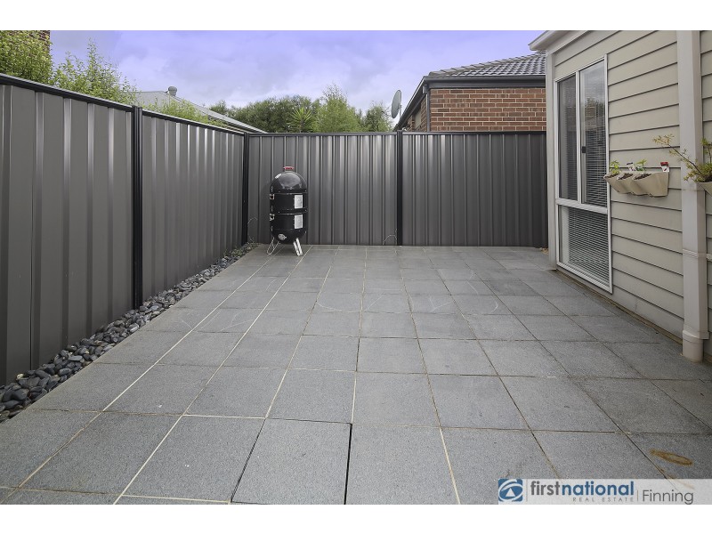 15 Dellinea Street, Cranbourne North VIC 3977