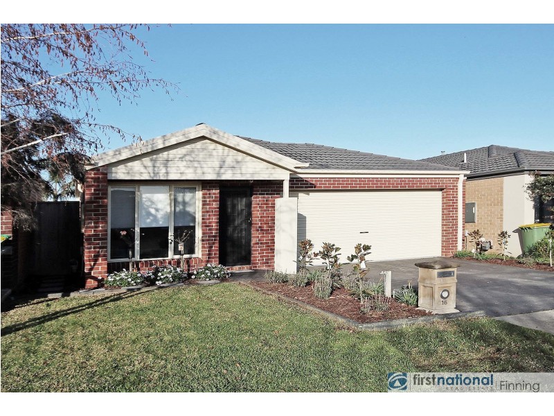 16 Central Avenue, Pakenham VIC 3810