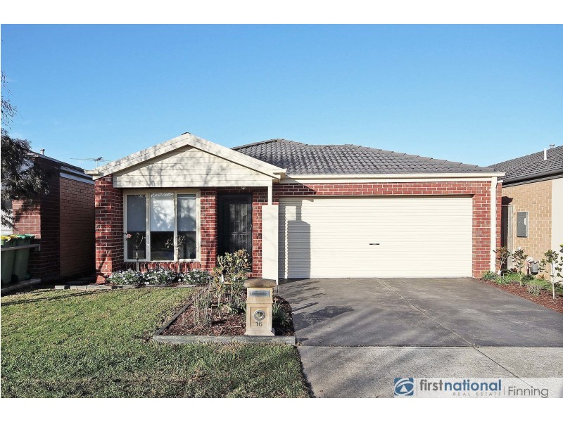 16 Central Avenue, Pakenham VIC 3810