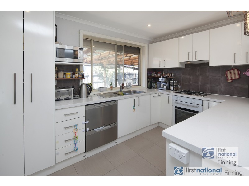 18 Rebecca Court, Cranbourne North VIC 3977