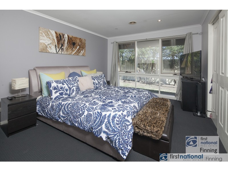 18 Rebecca Court, Cranbourne North VIC 3977