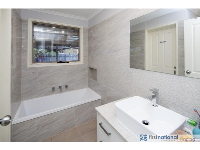 18 Rebecca Court, Cranbourne North VIC 3977