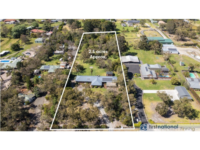 14 Browns Road, Devon Meadows VIC 3977