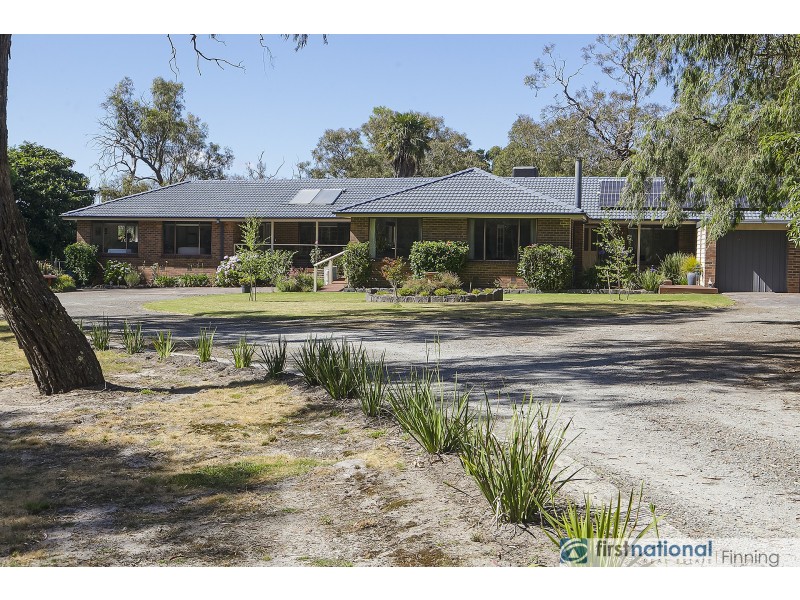 14 Browns Road, Devon Meadows VIC 3977