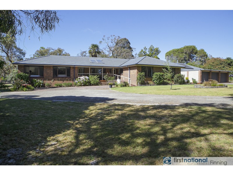 14 Browns Road, Devon Meadows VIC 3977