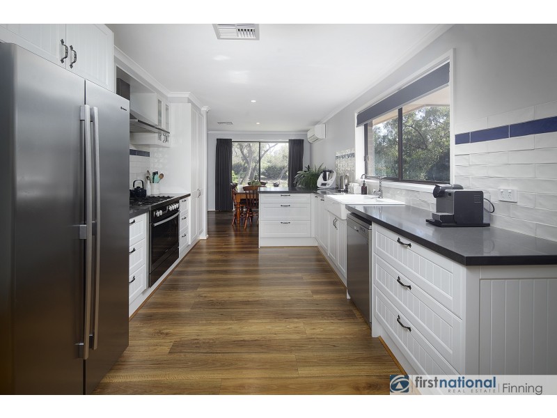 14 Browns Road, Devon Meadows VIC 3977