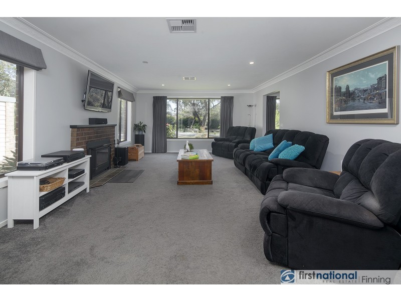 14 Browns Road, Devon Meadows VIC 3977