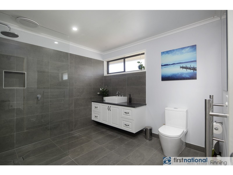 14 Browns Road, Devon Meadows VIC 3977