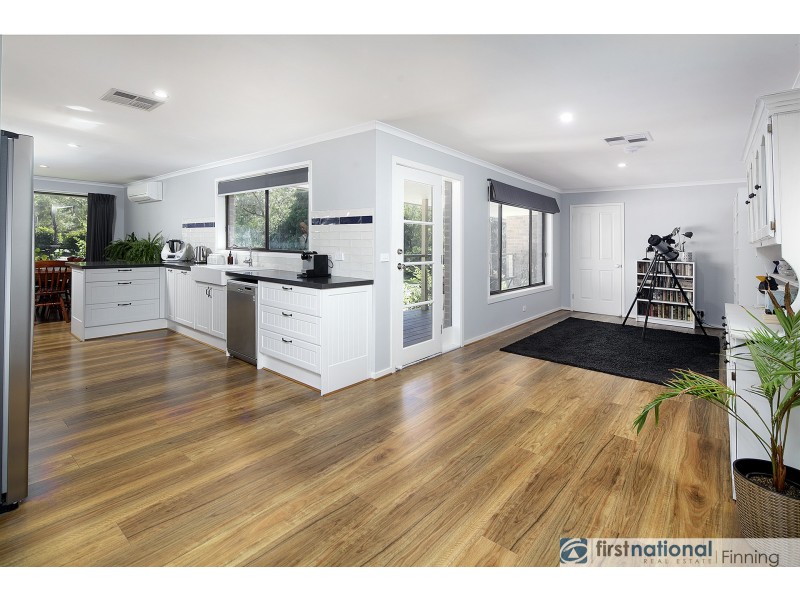 14 Browns Road, Devon Meadows VIC 3977