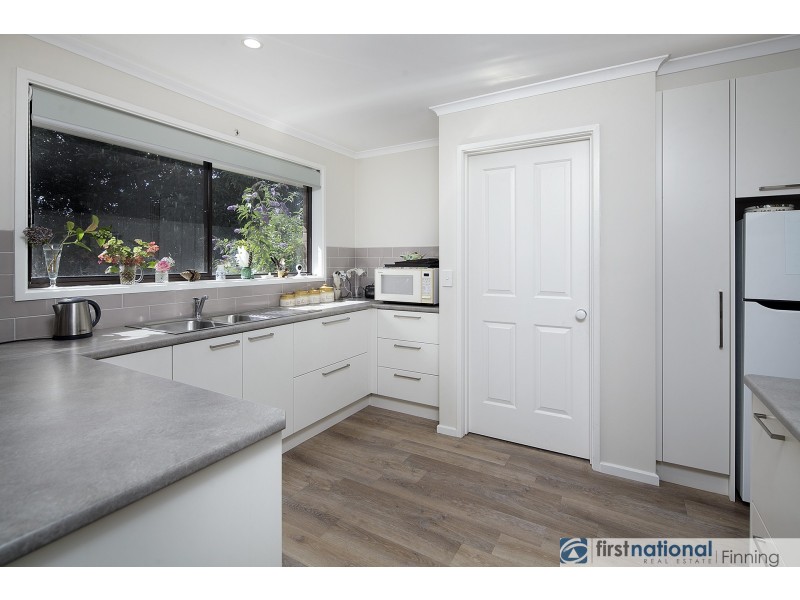 14 Browns Road, Devon Meadows VIC 3977