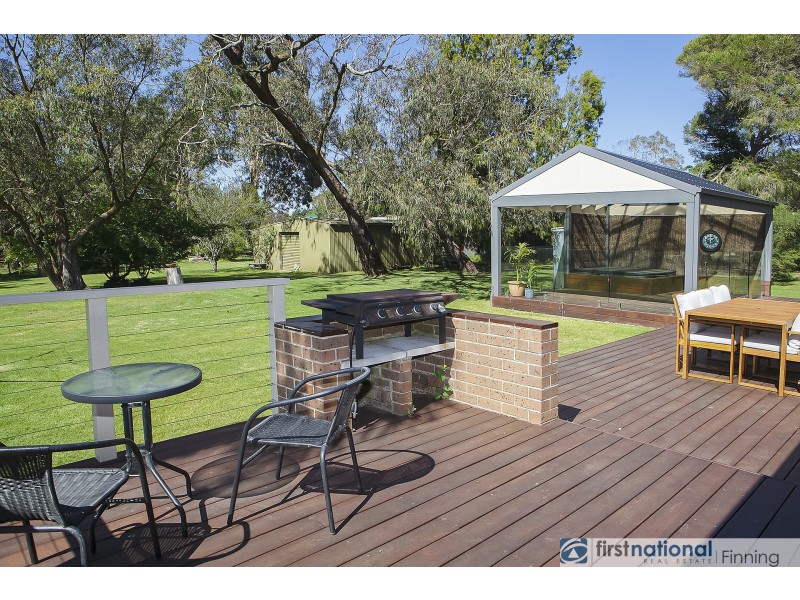 14 Browns Road, Devon Meadows VIC 3977