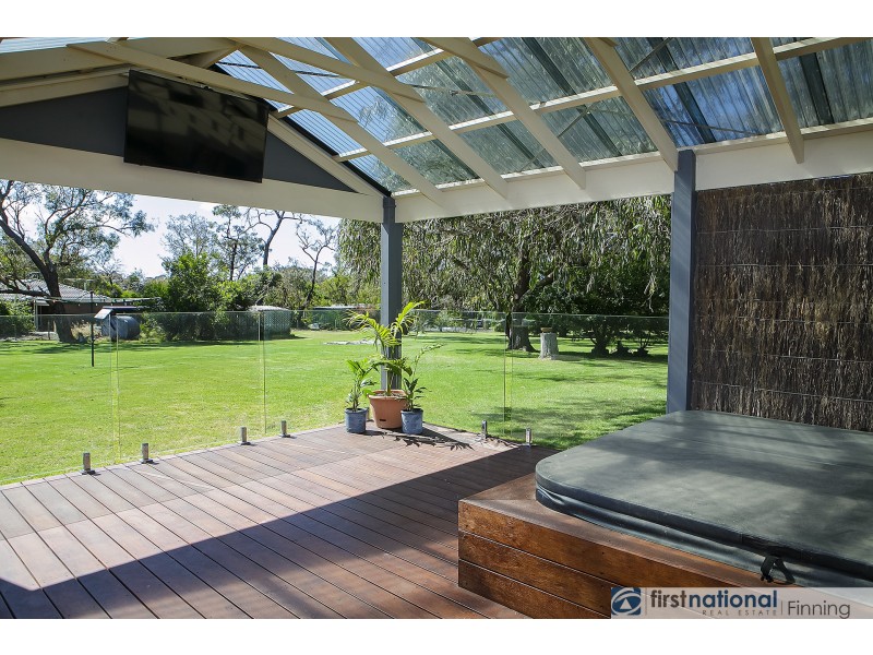 14 Browns Road, Devon Meadows VIC 3977