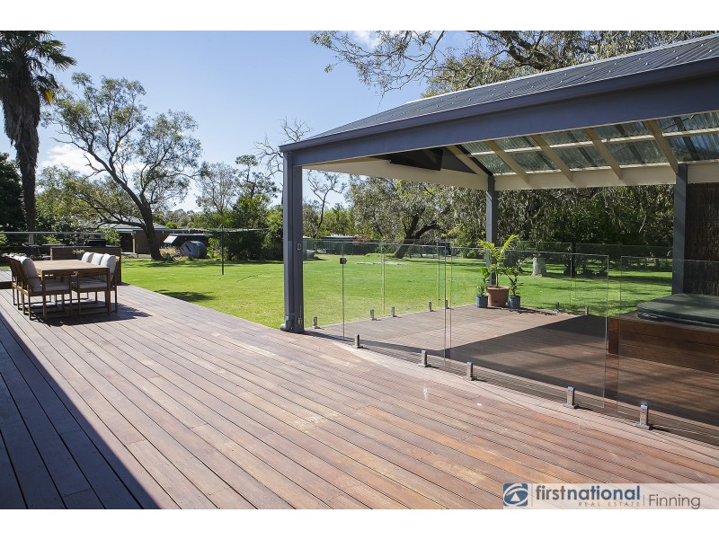 14 Browns Road, Devon Meadows VIC 3977