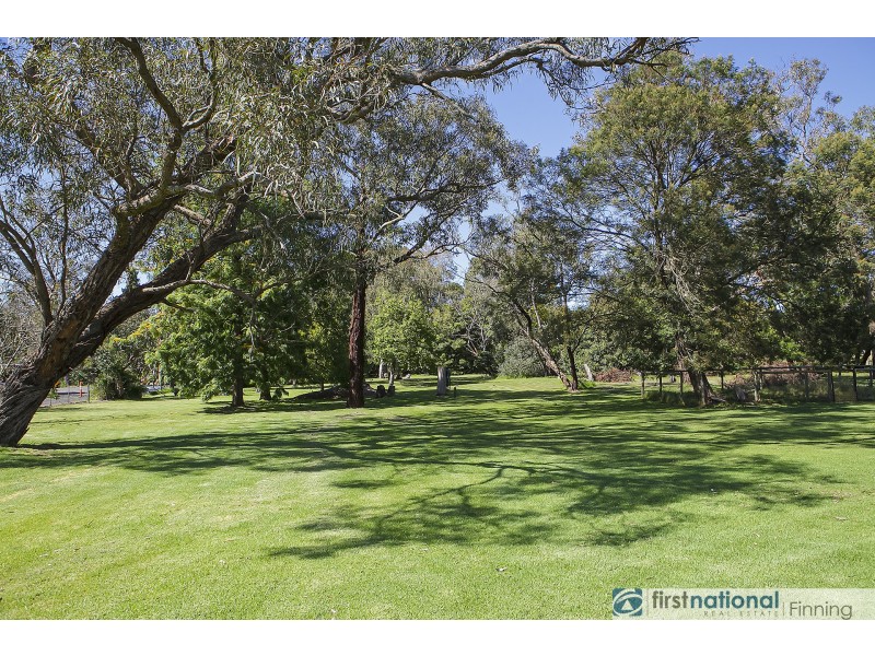 14 Browns Road, Devon Meadows VIC 3977