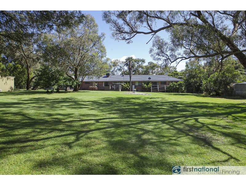 14 Browns Road, Devon Meadows VIC 3977