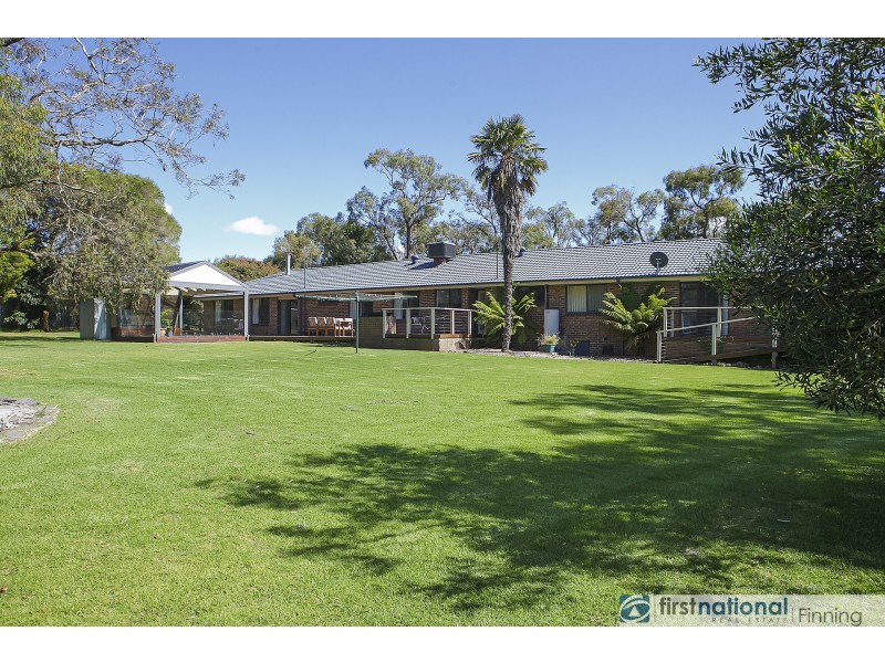 14 Browns Road, Devon Meadows VIC 3977