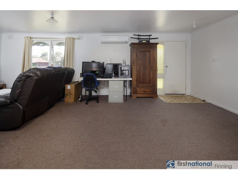 4 Elaine Court, Cranbourne VIC 3977