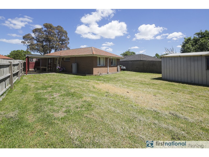 4 Elaine Court, Cranbourne VIC 3977