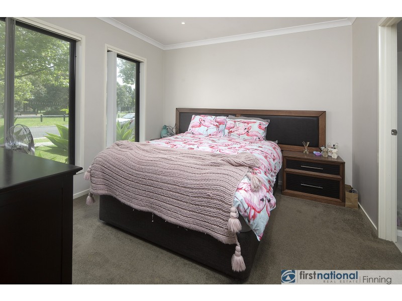 11 Statesman Circuit, Cranbourne East VIC 3977
