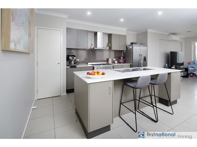 11 Statesman Circuit, Cranbourne East VIC 3977