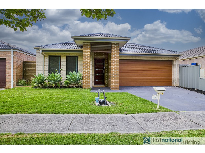 11 Statesman Circuit, Cranbourne East VIC 3977