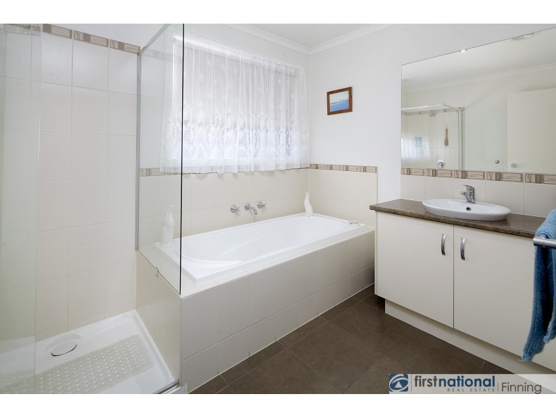 80 Mountainview Boulevard, Cranbourne North VIC 3977