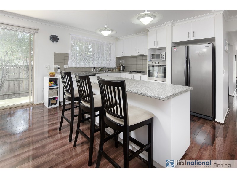 80 Mountainview Boulevard, Cranbourne North VIC 3977