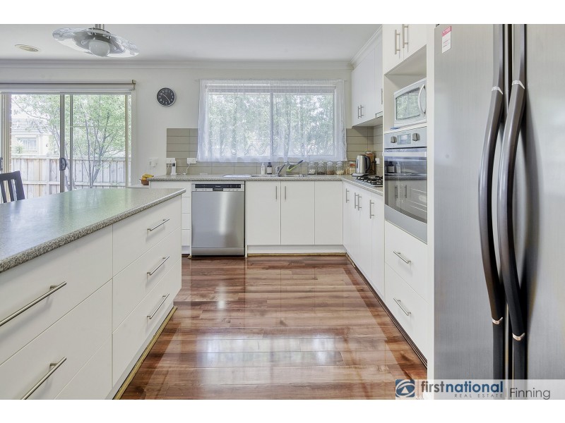 80 Mountainview Boulevard, Cranbourne North VIC 3977