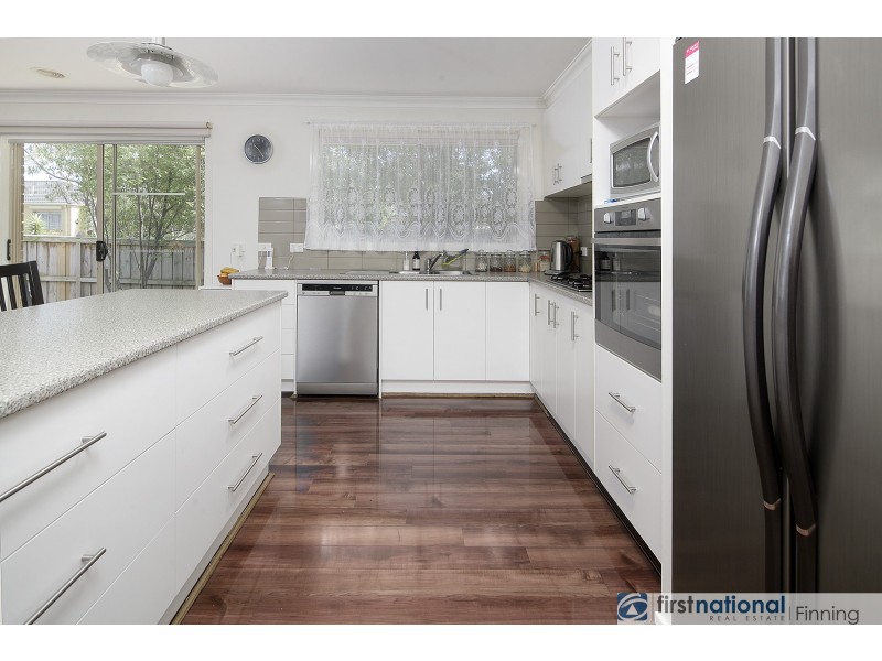 80 Mountainview Boulevard, Cranbourne North VIC 3977