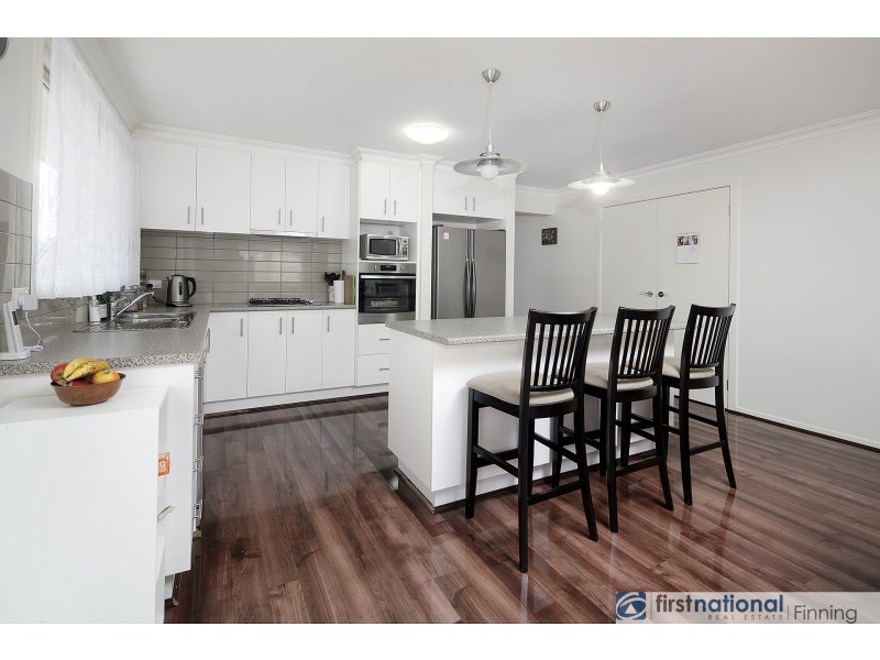 80 Mountainview Boulevard, Cranbourne North VIC 3977