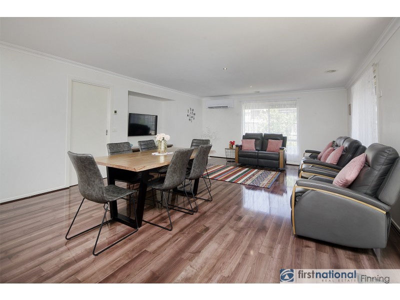 80 Mountainview Boulevard, Cranbourne North VIC 3977